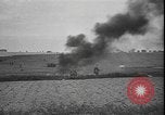 Image Des réfugiés français et belges fuient les bombardements France, 1940, de la seconde 50 séquences d'archives historiques vidéo 65675077087
