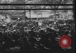 Image Des réfugiés français et belges fuient les bombardements France, 1940, de la seconde 56 séquences d'archives historiques vidéo 65675077087