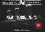 Standbild Amerikanische Umsiedler aus Zweiten Weltkrieg Vereinigtes Königreich New York United States USA, 1940, aus Sekunde 1 historischem Filmmaterial Videoclip 65675077092