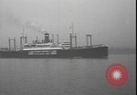 Standbild Amerikanische Umsiedler aus Zweiten Weltkrieg Vereinigtes Königreich New York United States USA, 1940, aus Sekunde 5 historischem Filmmaterial Videoclip 65675077092