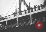 Standbild Amerikanische Umsiedler aus Zweiten Weltkrieg Vereinigtes Königreich New York United States USA, 1940, aus Sekunde 6 historischem Filmmaterial Videoclip 65675077092