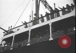 Standbild Amerikanische Umsiedler aus Zweiten Weltkrieg Vereinigtes Königreich New York United States USA, 1940, aus Sekunde 7 historischem Filmmaterial Videoclip 65675077092