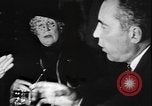 Standbild Amerikanische Umsiedler aus Zweiten Weltkrieg Vereinigtes Königreich New York United States USA, 1940, aus Sekunde 10 historischem Filmmaterial Videoclip 65675077092