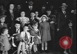 Standbild Amerikanische Umsiedler aus Zweiten Weltkrieg Vereinigtes Königreich New York United States USA, 1940, aus Sekunde 19 historischem Filmmaterial Videoclip 65675077092