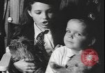 Standbild Amerikanische Umsiedler aus Zweiten Weltkrieg Vereinigtes Königreich New York United States USA, 1940, aus Sekunde 20 historischem Filmmaterial Videoclip 65675077092