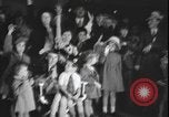 Standbild Amerikanische Umsiedler aus Zweiten Weltkrieg Vereinigtes Königreich New York United States USA, 1940, aus Sekunde 23 historischem Filmmaterial Videoclip 65675077092