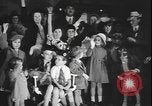 Standbild Amerikanische Umsiedler aus Zweiten Weltkrieg Vereinigtes Königreich New York United States USA, 1940, aus Sekunde 24 historischem Filmmaterial Videoclip 65675077092
