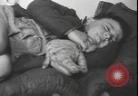 Standbild Amerikanische Umsiedler aus Zweiten Weltkrieg Vereinigtes Königreich New York United States USA, 1940, aus Sekunde 25 historischem Filmmaterial Videoclip 65675077092