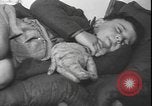 Standbild Amerikanische Umsiedler aus Zweiten Weltkrieg Vereinigtes Königreich New York United States USA, 1940, aus Sekunde 26 historischem Filmmaterial Videoclip 65675077092