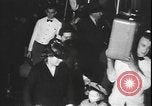 Standbild Amerikanische Umsiedler aus Zweiten Weltkrieg Vereinigtes Königreich New York United States USA, 1940, aus Sekunde 32 historischem Filmmaterial Videoclip 65675077092