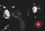 Standbild Amerikanische Umsiedler aus Zweiten Weltkrieg Vereinigtes Königreich New York United States USA, 1940, aus Sekunde 33 historischem Filmmaterial Videoclip 65675077092