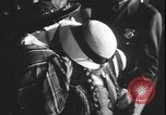 Standbild Amerikanische Umsiedler aus Zweiten Weltkrieg Vereinigtes Königreich New York United States USA, 1940, aus Sekunde 35 historischem Filmmaterial Videoclip 65675077092