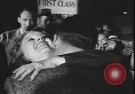 Standbild Amerikanische Umsiedler aus Zweiten Weltkrieg Vereinigtes Königreich New York United States USA, 1940, aus Sekunde 37 historischem Filmmaterial Videoclip 65675077092