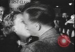 Standbild Amerikanische Umsiedler aus Zweiten Weltkrieg Vereinigtes Königreich New York United States USA, 1940, aus Sekunde 39 historischem Filmmaterial Videoclip 65675077092