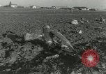 Image crash d'avion de transport militaire Alvarado California USA, 1953, de la seconde 10 séquences d'archives historiques vidéo 65675077111