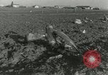 Image crash d'avion de transport militaire Alvarado California USA, 1953, de la seconde 11 séquences d'archives historiques vidéo 65675077111