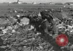 Image crash d'avion de transport militaire Alvarado California USA, 1953, de la seconde 23 séquences d'archives historiques vidéo 65675077111