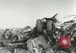 Image crash d'avion de transport militaire Alvarado California USA, 1953, de la seconde 24 séquences d'archives historiques vidéo 65675077111
