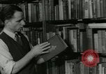 Image Book Store Pabel propriétaire visages déportation Chicago Illinois USA, 1953, de la seconde 5 séquences d'archives historiques vidéo 65675077114