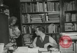 Image Book Store Pabel propriétaire visages déportation Chicago Illinois USA, 1953, de la seconde 18 séquences d'archives historiques vidéo 65675077114