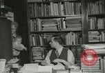 Image Book Store Pabel propriétaire visages déportation Chicago Illinois USA, 1953, de la seconde 19 séquences d'archives historiques vidéo 65675077114