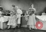 Immagine di Modelli francesi Parigi Francia, 1953, secondo 11 filmato di repertorio 65675077116