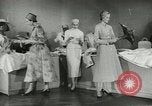 Immagine di Modelli francesi Parigi Francia, 1953, secondo 14 filmato di repertorio 65675077116
