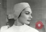 Immagine di Modelli francesi Parigi Francia, 1953, secondo 20 filmato di repertorio 65675077116