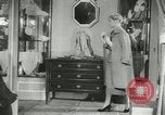 Immagine di Modelli francesi Parigi Francia, 1953, secondo 21 filmato di repertorio 65675077116