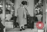 Immagine di Modelli francesi Parigi Francia, 1953, secondo 25 filmato di repertorio 65675077116