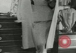 Immagine di Modelli francesi Parigi Francia, 1953, secondo 30 filmato di repertorio 65675077116