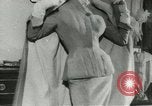 Immagine di Modelli francesi Parigi Francia, 1953, secondo 34 filmato di repertorio 65675077116