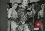 Immagine di Modelli francesi Parigi Francia, 1953, secondo 43 filmato di repertorio 65675077116