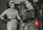 Immagine di Modelli francesi Parigi Francia, 1953, secondo 44 filmato di repertorio 65675077116