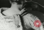Immagine di Modelli francesi Parigi Francia, 1953, secondo 48 filmato di repertorio 65675077116