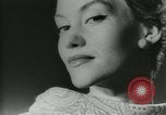 Immagine di Modelli francesi Parigi Francia, 1953, secondo 53 filmato di repertorio 65675077116