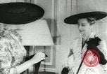 Immagine di Modelli francesi Parigi Francia, 1953, secondo 58 filmato di repertorio 65675077116