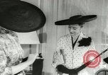 Immagine di Modelli francesi Parigi Francia, 1953, secondo 59 filmato di repertorio 65675077116