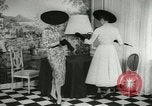 Immagine di Modelli francesi Parigi Francia, 1953, secondo 62 filmato di repertorio 65675077116