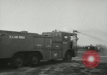 Immagine di Terzo fuoco annuale capo conferenza in acciaio Long Island New York USA, 1957, secondo 9 filmato di repertorio 65675077120