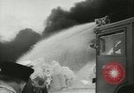 Immagine di Terzo fuoco annuale capo conferenza in acciaio Long Island New York USA, 1957, secondo 15 filmato di repertorio 65675077120