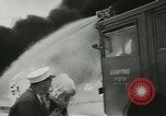 Immagine di Terzo fuoco annuale capo conferenza in acciaio Long Island New York USA, 1957, secondo 16 filmato di repertorio 65675077120