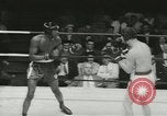 Standbild Polizei Athletic Boxing League Finale New York City USA, 1957, aus Sekunde 6 historischem Filmmaterial Videoclip 65675077125