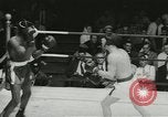 Standbild Polizei Athletic Boxing League Finale New York City USA, 1957, aus Sekunde 8 historischem Filmmaterial Videoclip 65675077125