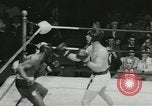 Standbild Polizei Athletic Boxing League Finale New York City USA, 1957, aus Sekunde 9 historischem Filmmaterial Videoclip 65675077125