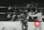 Standbild Polizei Athletic Boxing League Finale New York City USA, 1957, aus Sekunde 11 historischem Filmmaterial Videoclip 65675077125