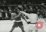 Standbild Polizei Athletic Boxing League Finale New York City USA, 1957, aus Sekunde 12 historischem Filmmaterial Videoclip 65675077125