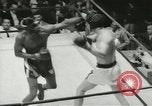 Standbild Polizei Athletic Boxing League Finale New York City USA, 1957, aus Sekunde 13 historischem Filmmaterial Videoclip 65675077125