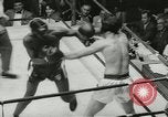 Standbild Polizei Athletic Boxing League Finale New York City USA, 1957, aus Sekunde 14 historischem Filmmaterial Videoclip 65675077125
