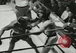 Standbild Polizei Athletic Boxing League Finale New York City USA, 1957, aus Sekunde 15 historischem Filmmaterial Videoclip 65675077125